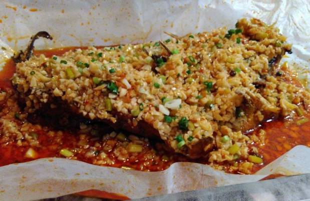 火爆排队的烤鱼,火爆排队的烤鱼小店