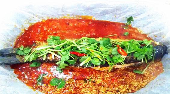 火爆排队的烤鱼,火爆排队的烤鱼小店