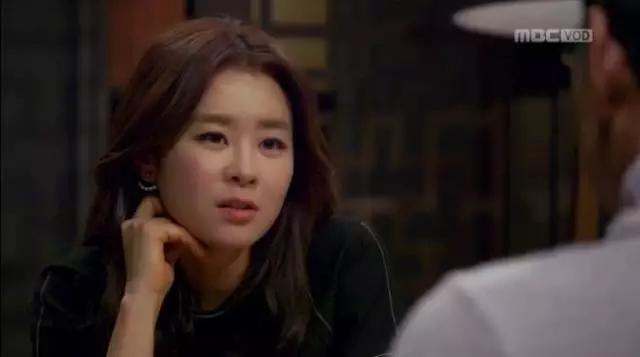 韩剧同款首饰,宋仲基片场被拍与宋慧乔同款卫衣