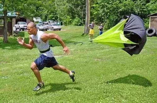跑马拉松又累又花钱图什么呢,马拉松跑那么快为什么不累