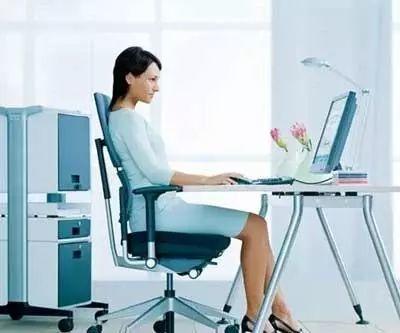 瑜伽课：4个瘦腿妙招，坐着也瘦腿