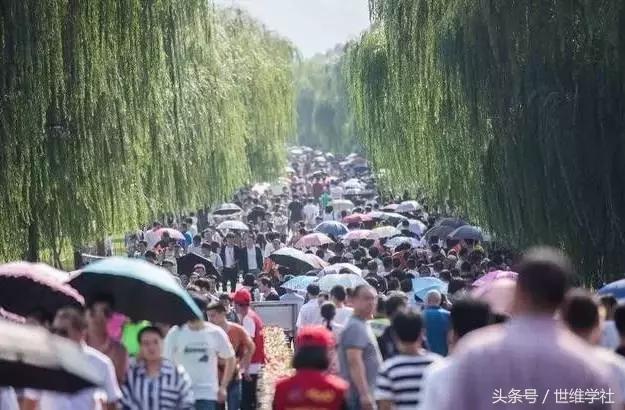 全民八天长假，正在毁掉我们的生活