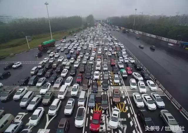 全民八天长假，正在毁掉我们的生活