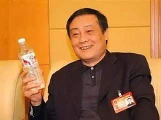 从打工到亿万富翁的传奇创业历程,白手起家创业亿万富豪真实经历