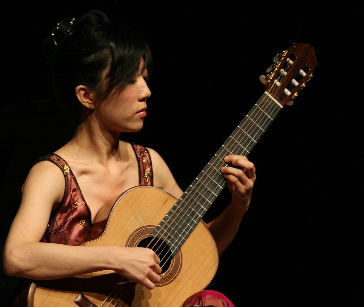 古典吉他大师杨雪霏经典代表作,杨雪菲古典吉他音乐会演奏视频