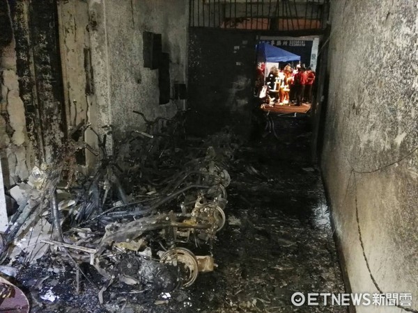 吐槽大会：恐怖男友公路扒光女友拖行失业男纵火泄愤致1死4伤