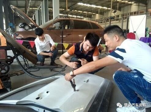 汽车钣金工用锤子敲光辉岁月,汽车钣金工绝招
