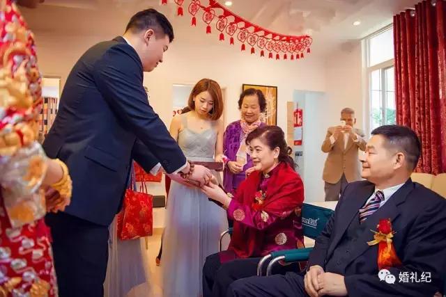 刘诗诗婚礼妈妈装搭什么外套,刘诗诗婚礼同款妈妈装