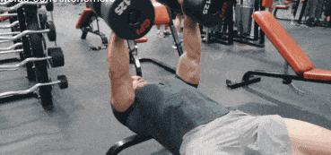 一组最全面的胸肌哑铃训练：8个动作全面强化胸肌各个部位肌群