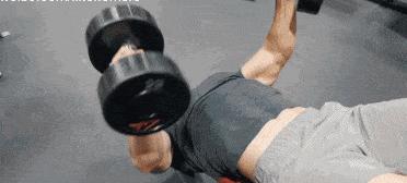 一组最全面的胸肌哑铃训练：8个动作全面强化胸肌各个部位肌群