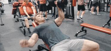 一组最全面的胸肌哑铃训练：8个动作全面强化胸肌各个部位肌群