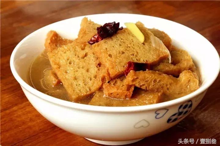 这么偏僻的位置开烩面馆，刚开俩月想吃就要排队，啥情况