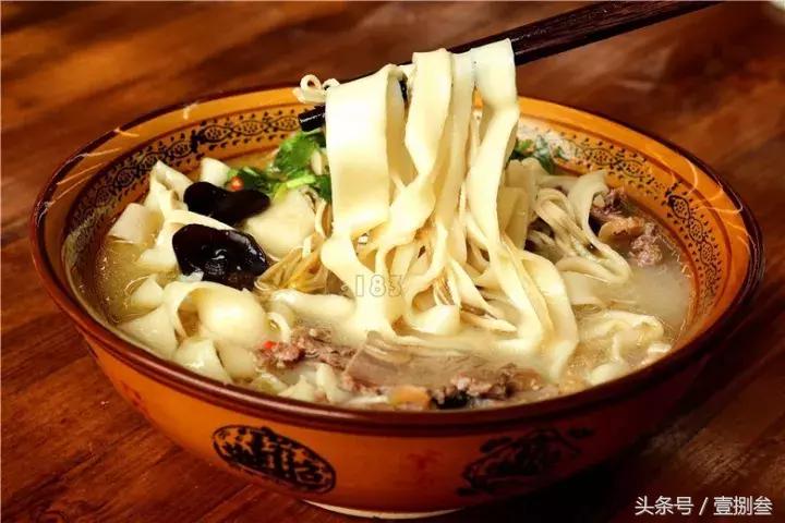 这么偏僻的位置开烩面馆，刚开俩月想吃就要排队，啥情况