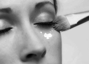 脸上白斑怎么消除黑色素,脸上白斑消除最简单方法