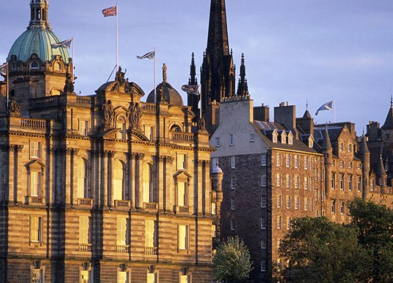 “英国最年轻的百万富翁”：19岁白手起家，自主创业赚百万