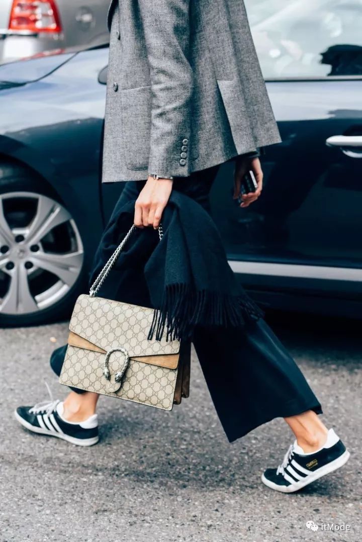 阔腿裤平底鞋,平底鞋阔腿裤搭配图片