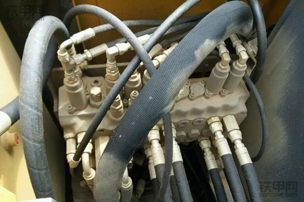 小挖卡特跟日立哪个好,小挖机卡特307