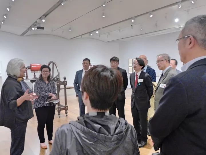 浙江大学校长给哈佛校长送了一副“看不懂”的字？你看懂了吗？