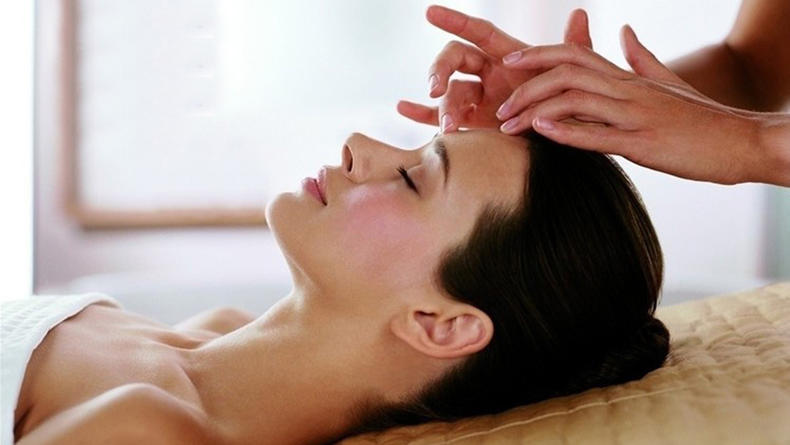 不同肤质怎样选择底妆,不同肤质怎么选晚霜