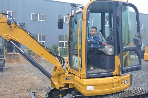 河南路友装载机,河南路友挖机培训