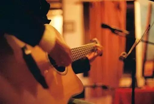 吉他的特殊调弦表演视频,吉他特殊调弦对琴有什么影响