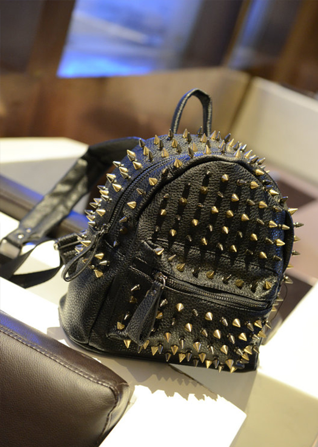 有哪些轻奢女包,值得买的轻奢女包