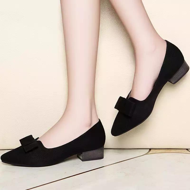 周末摆脱小细跟，粗跟鞋舒适又时髦