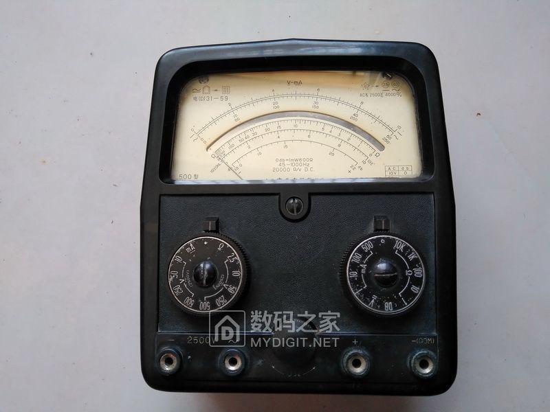 一块1964年2月上海震华电器厂制造500型万用表！