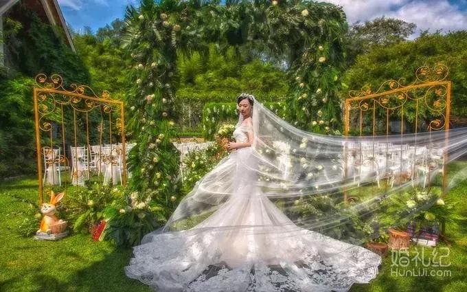 大拖尾婚纱适合矮个子女生吗,谁说矮就不能穿搭