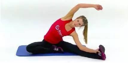 拉伸小腿最有效的动作,最简单的拉伸小腿动作