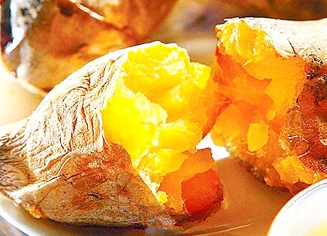 西安外事学院毕业生辞职卖红薯，走农创这条路值得吗？