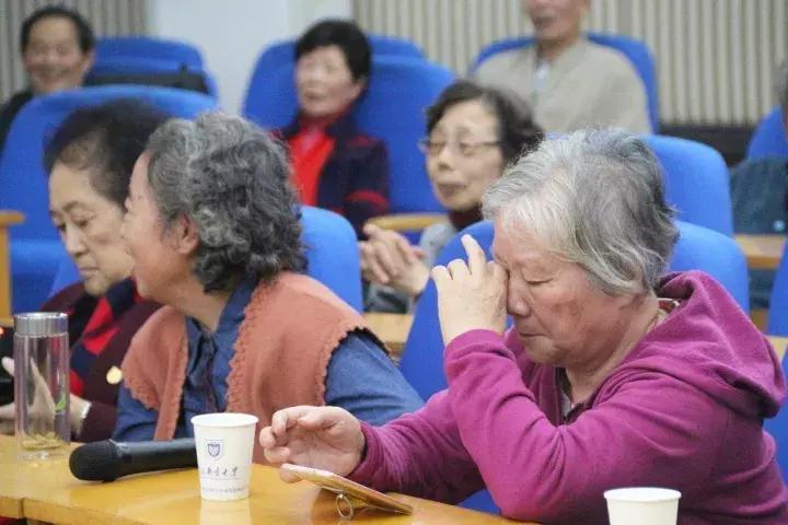 重返母校80后的回忆,重返六十年前的母校