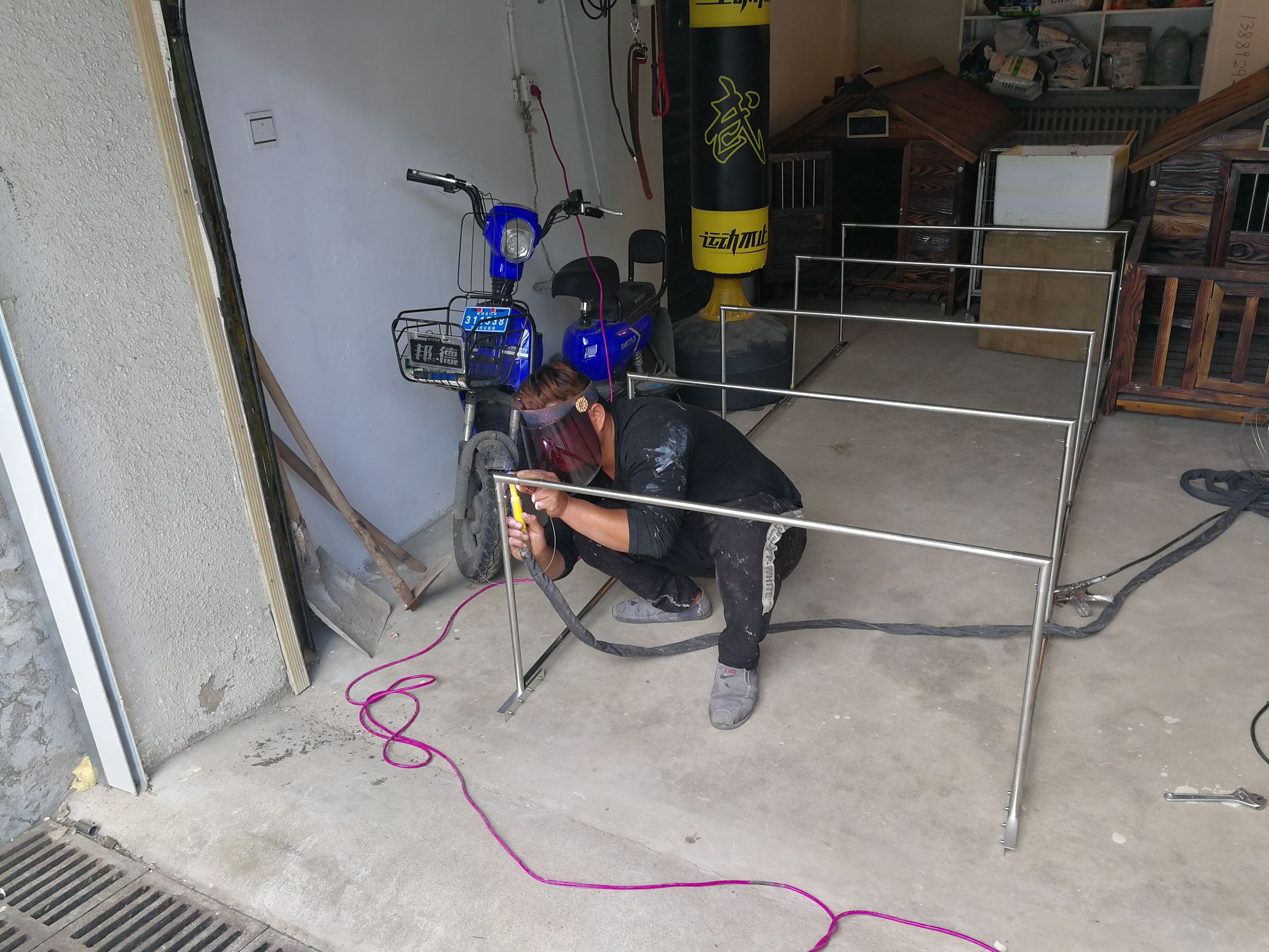 大墙鱼缸,40公分的缸养40的龙鱼