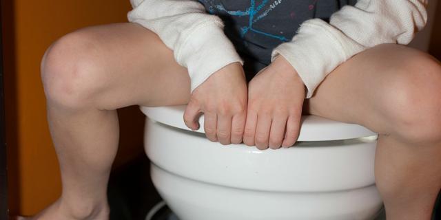 蹲厕所3分钟腿就痛了怎么回事,16岁女孩蹲厕所40分钟正常吗