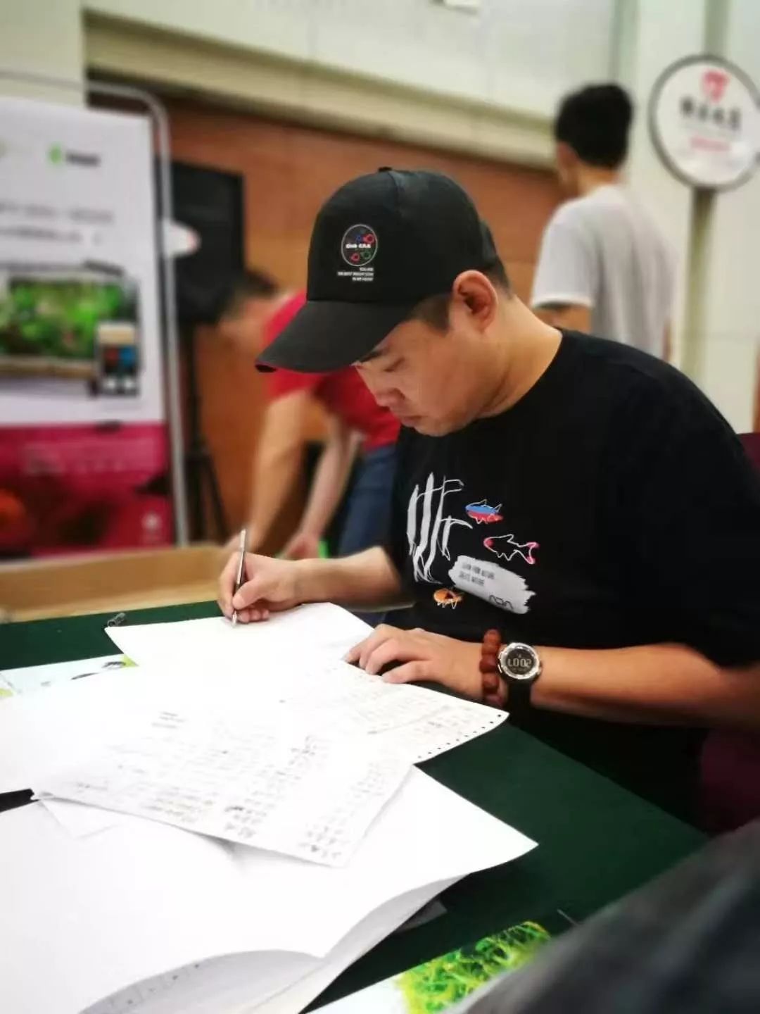 大墙鱼缸,40公分的缸养40的龙鱼