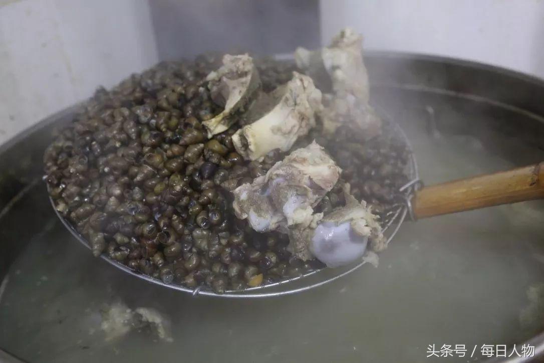 嗦一碗正宗柳州螺蛳粉,鲜香酸辣螺蛳粉柳州正宗