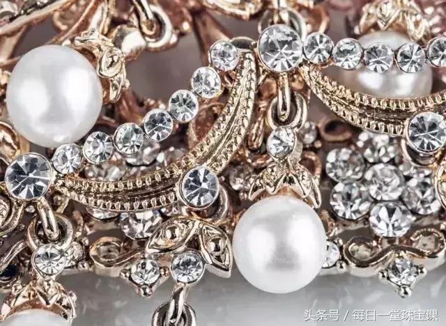 三个女人讨论的话题,三个女人一起讨论的话题