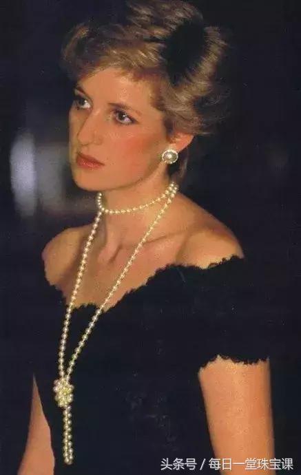 三个女人讨论的话题,三个女人一起讨论的话题