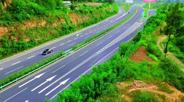 大家好，我来介绍一下恩阳“川东北综合交通新枢纽”是如何炼成的