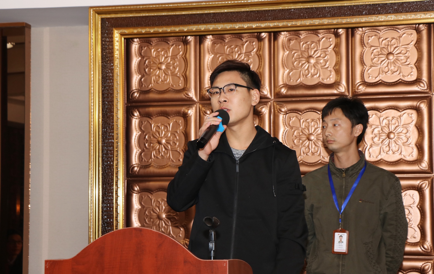 上海火炬润滑油举办10月庆祝员工生日晚会