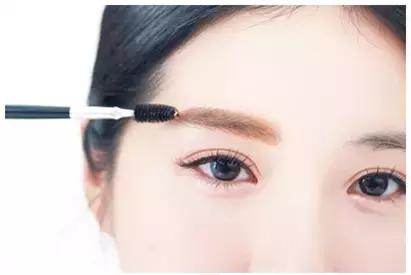 眉笔什么颜色好看自然百搭视频,眉毛变成红色用什么颜色的眉笔好