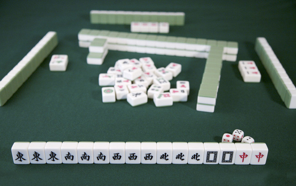 不能吃牌只能碰牌的麻将打法技巧,麻将血战碰牌不打能不能再继续杠