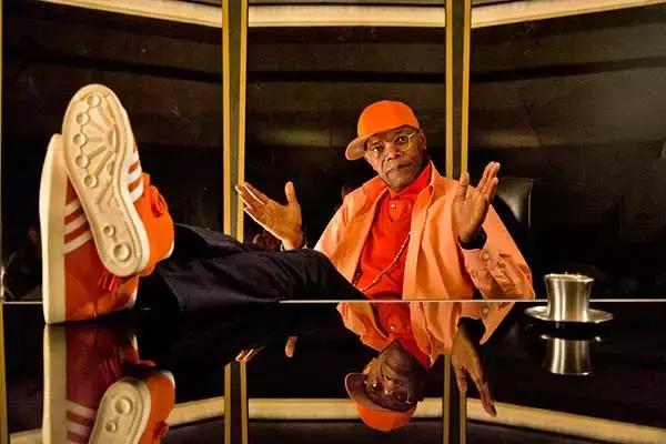 依旧「死不正经」，这部电影不服不行