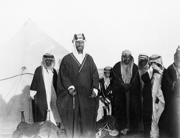 这个亚洲国王娶三百多妻子生43个儿子，六年将一穷国变成世界巨富