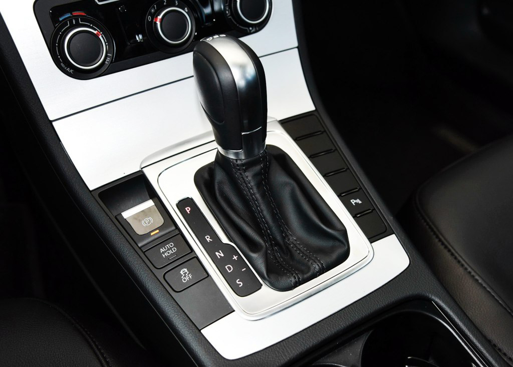 迈腾b7跑了20万公里还值得购买吗,迈腾b7发动机渗油