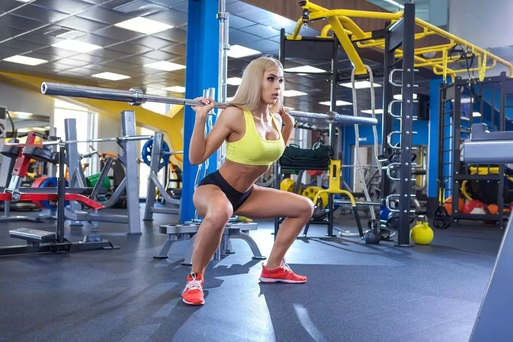 健身训练重量重要还是控制重要,健身深蹲容易造成的损伤