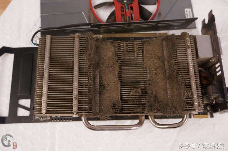 以前不太喜欢用机箱，显卡变成了吸尘器，除尘又花时间又费力