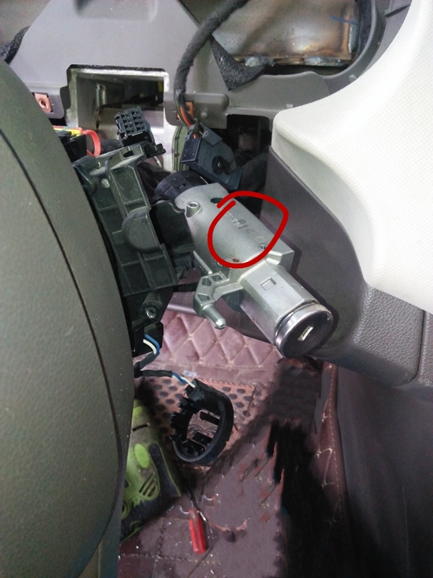 雪佛兰科鲁兹锁块怎么拆,雪佛兰科鲁兹油箱锁坏了怎么拆