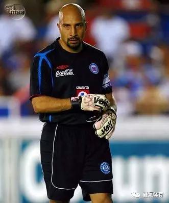 谁说当门将的一定都是身高马大的