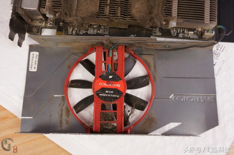 以前不太喜欢用机箱，显卡变成了吸尘器，除尘又花时间又费力